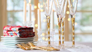 En Navidad no hay nada más atractivo que una mesa bien puesta, que seduzca, que invite a todos los comensales a sentarse para degustar todos los alimentos que se han preparado.