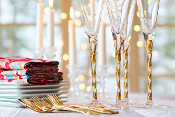 En Navidad no hay nada más atractivo que una mesa bien puesta, que seduzca, que invite a todos los comensales a sentarse para degustar todos los alimentos que se han preparado.